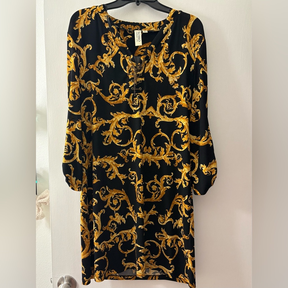 Soho Apparel Ltd. Quarter Length Roll Up Sleeve Black & Gold Dress Size Medium